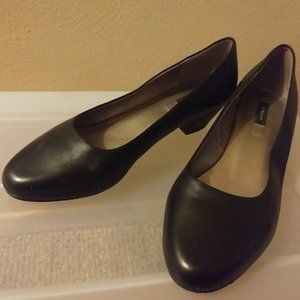 Array, 1-inch heel women's pumps, 9W